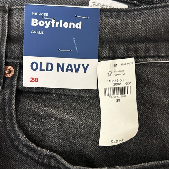 Old Navy Plus Size Black Ripped Mid Rise Boyfriend Raw Hem Ankle Jean NWT - Picture 11 of 12